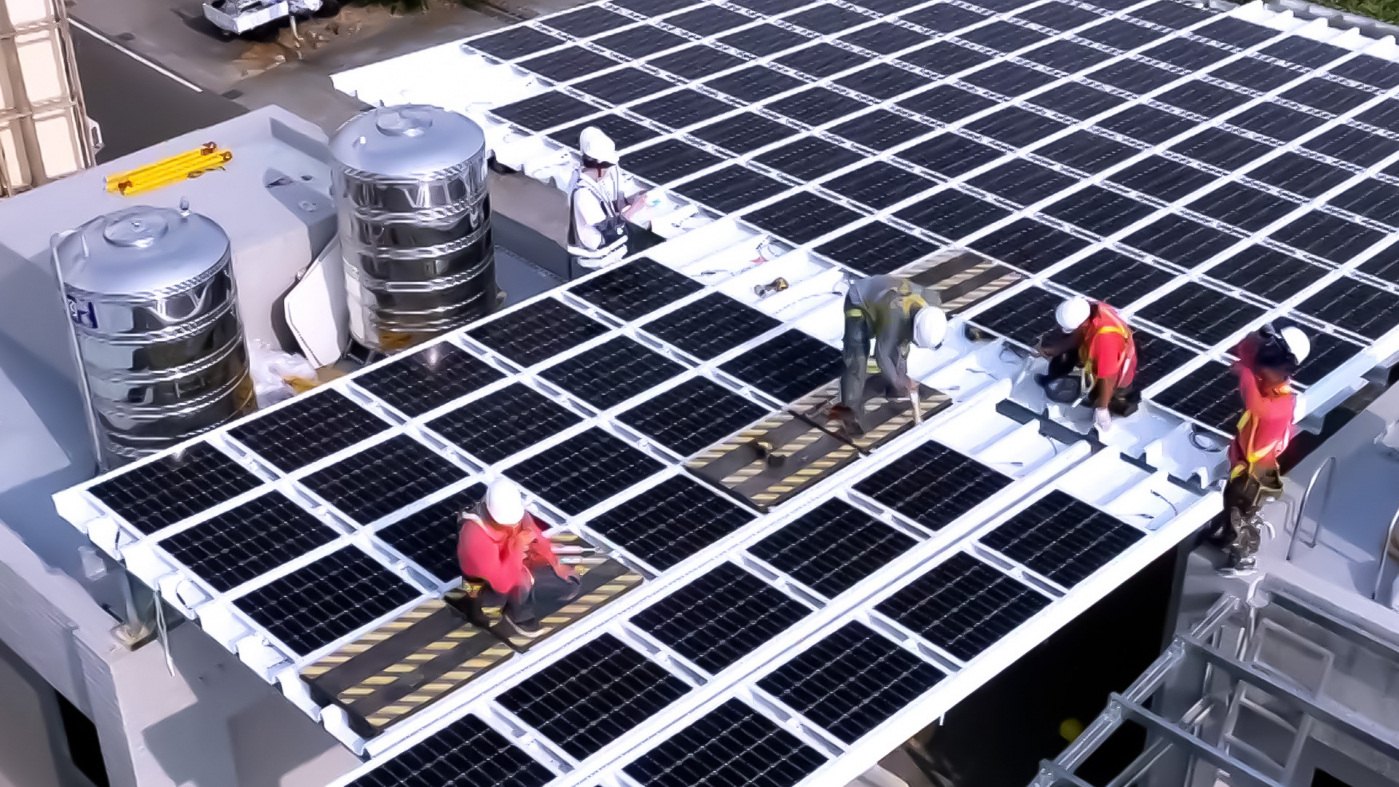 友達打造光電建築一體化整合建材，開發SunSteel光電整合型浪板，實現快速安裝、避免二次施工，讓屋頂光電躍升未來建物新標配。
